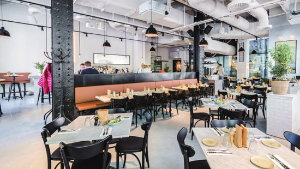 餐厅的白天与夜间娱乐模式如何“大变身”，营造绝佳用餐气氛？